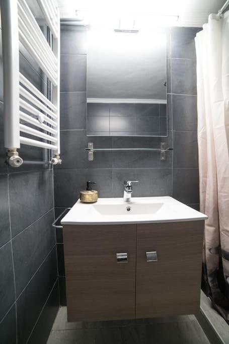 Markopoulosapartments 尼亚·蒙达尼亚 外观 照片